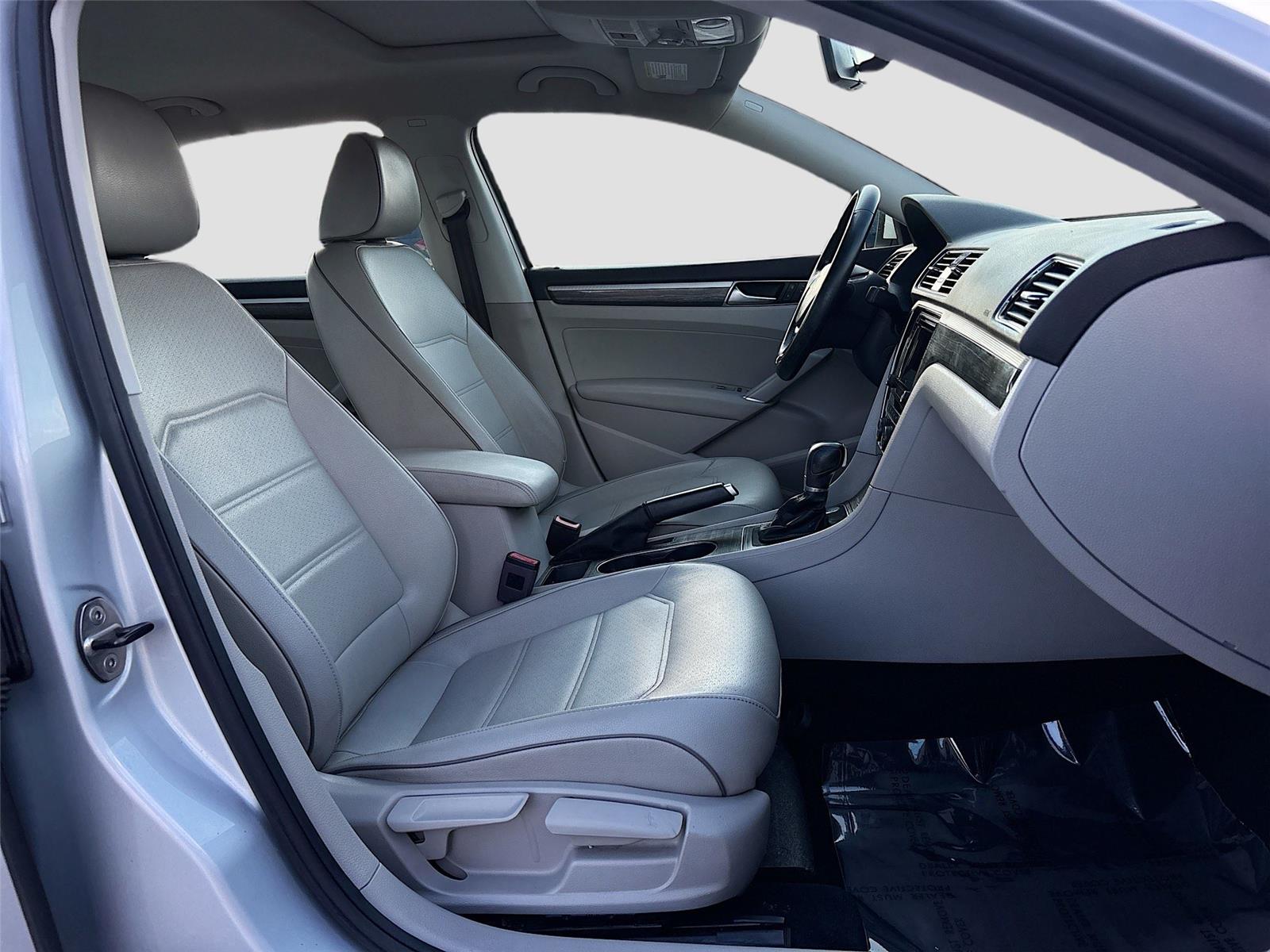 2018 Volkswagen Passat 2.0T SE