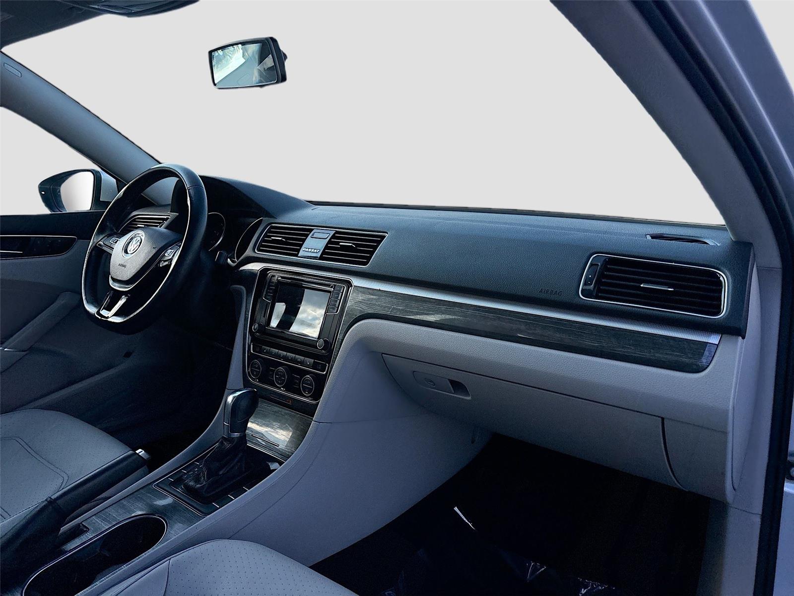 2018 Volkswagen Passat 2.0T SE