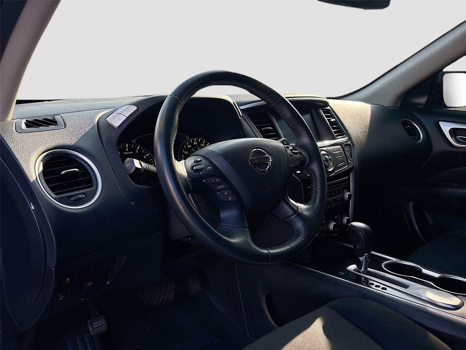 2020 Nissan Pathfinder SV