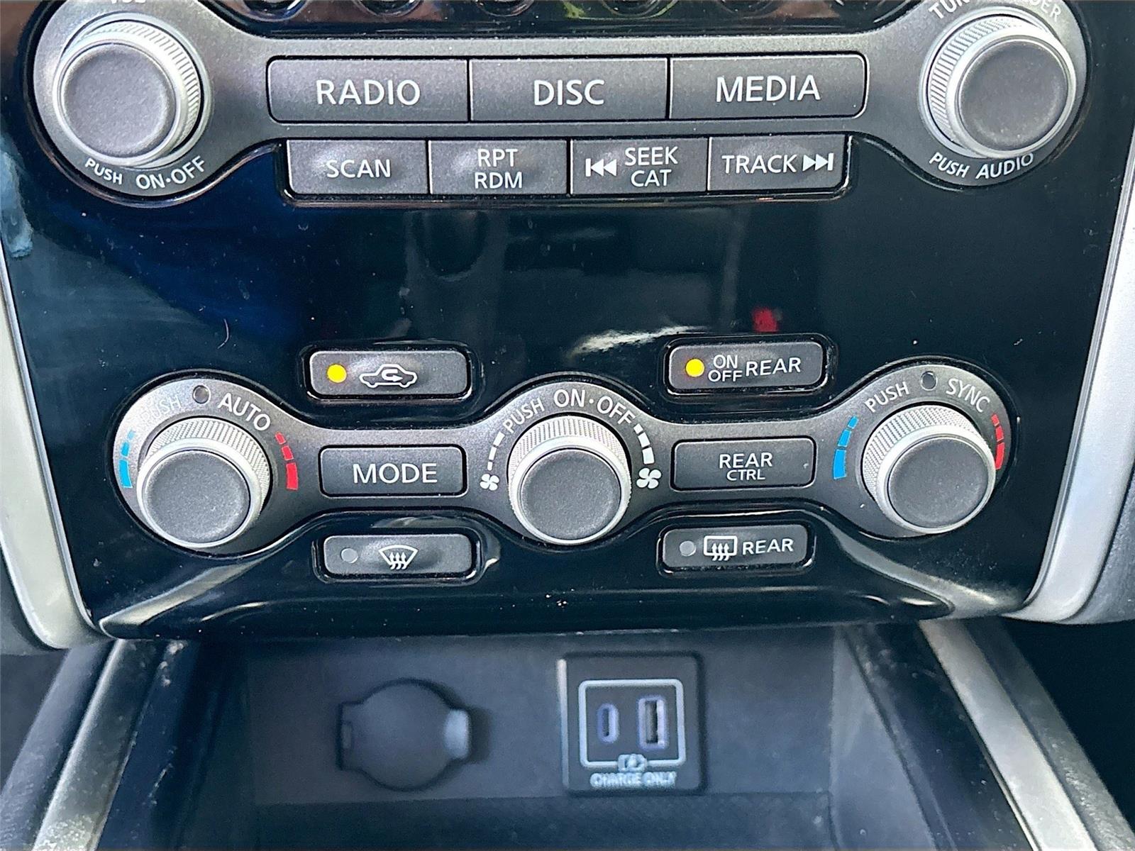 2020 Nissan Pathfinder SV