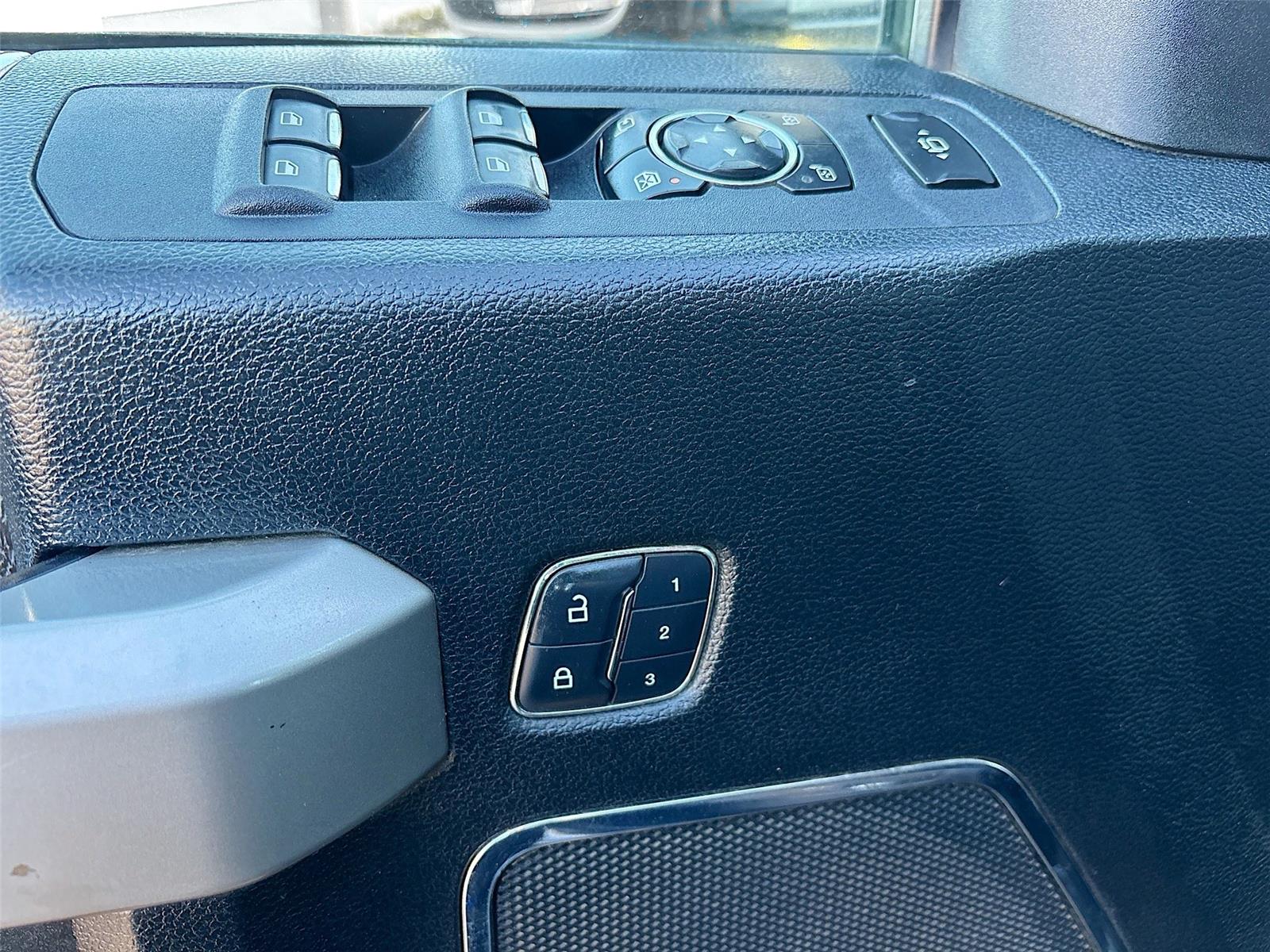 2017 Ford F-350 Super Duty Lariat