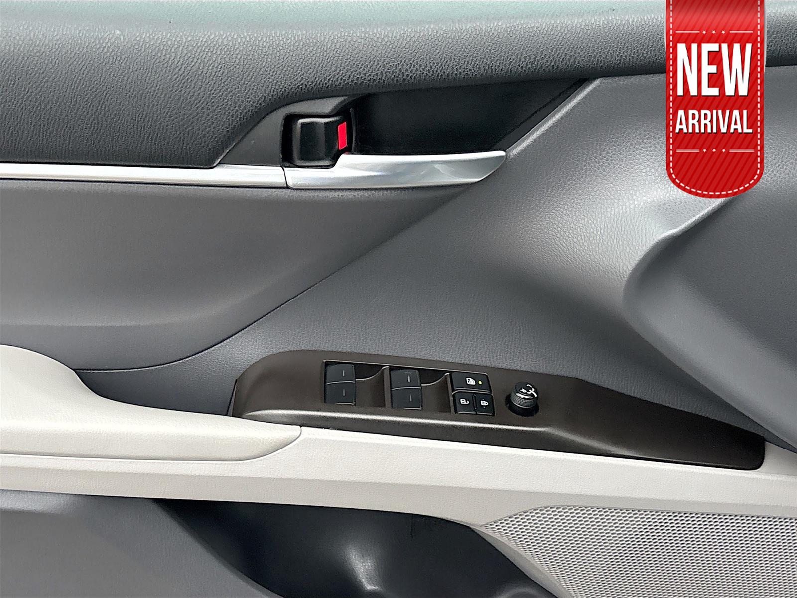 2022 Toyota Camry Hybrid LE