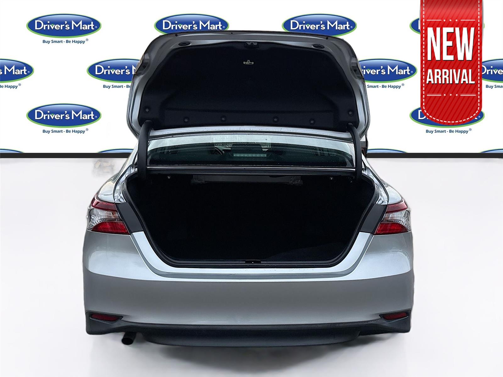 2022 Toyota Camry Hybrid LE