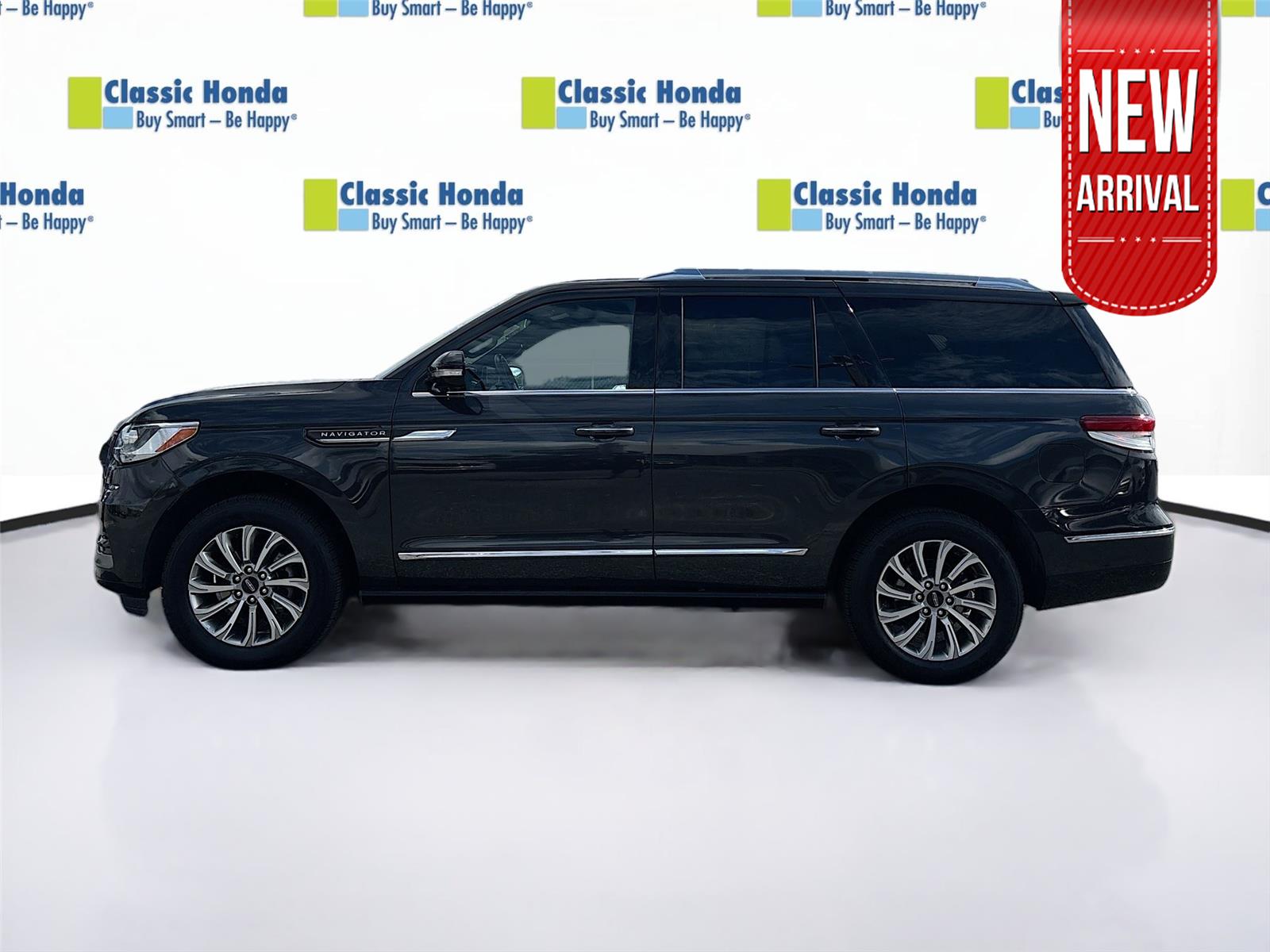 2023 Lincoln Navigator Standard