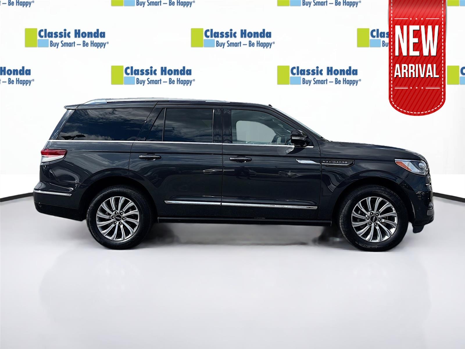 2023 Lincoln Navigator Standard