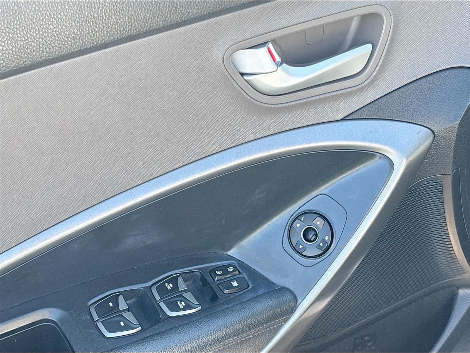 2016 Hyundai Santa Fe SE