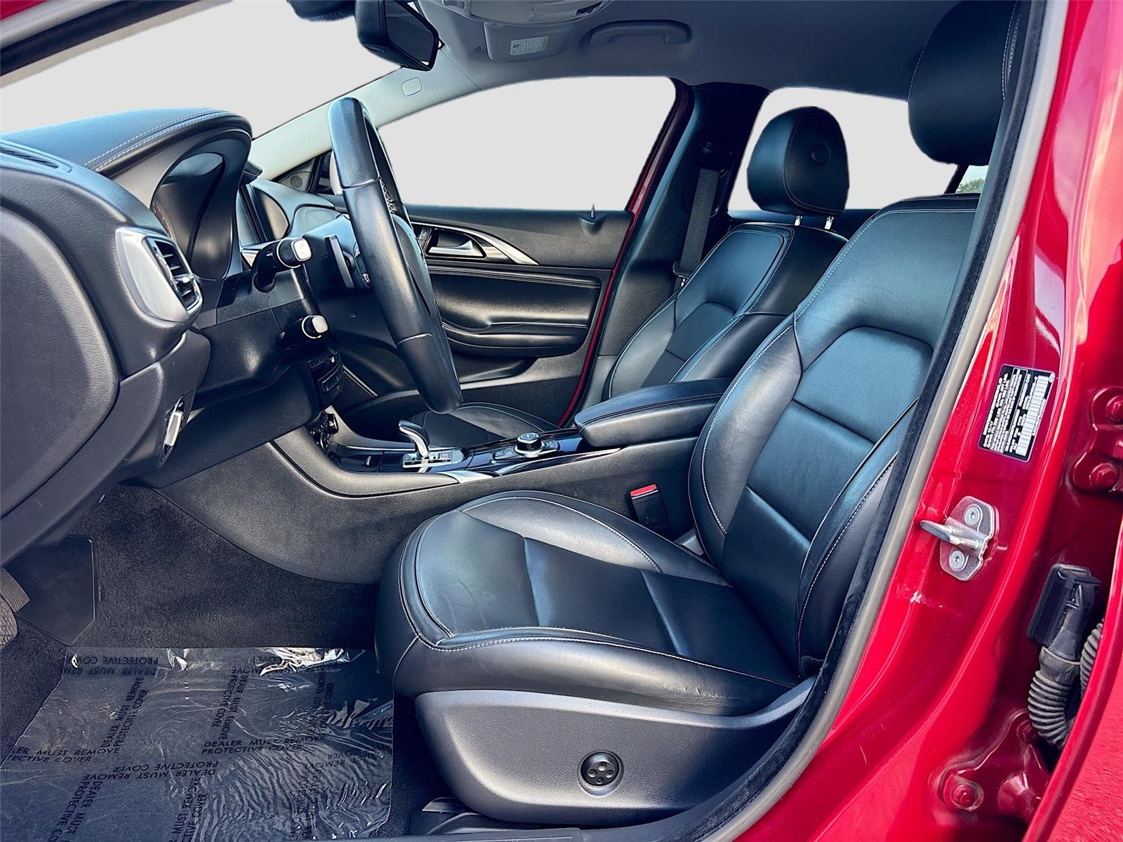 2018 INFINITI QX30 Luxury