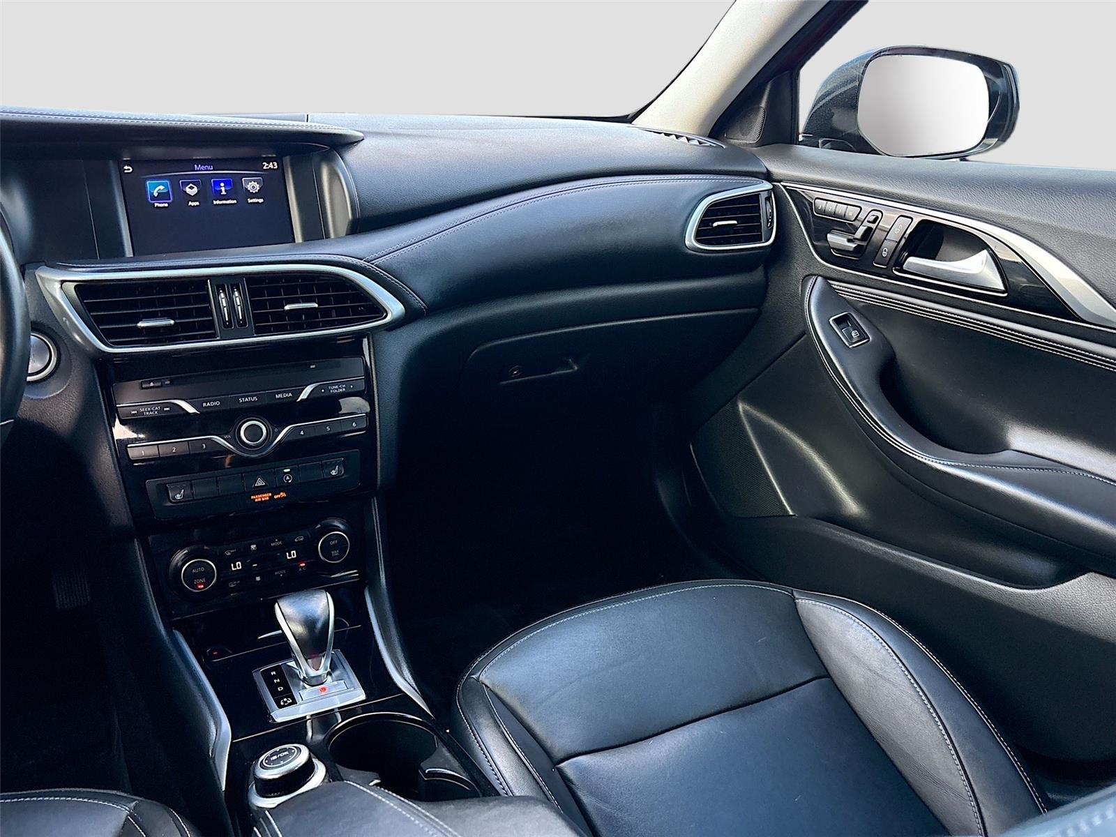 2018 INFINITI QX30 Luxury