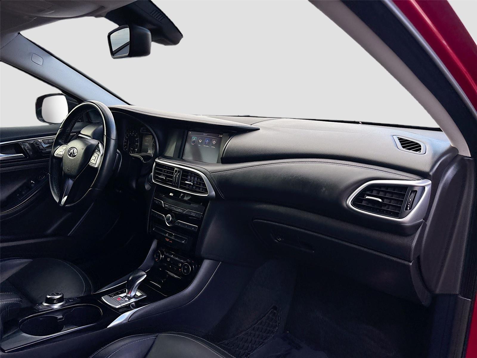 2018 INFINITI QX30 Luxury