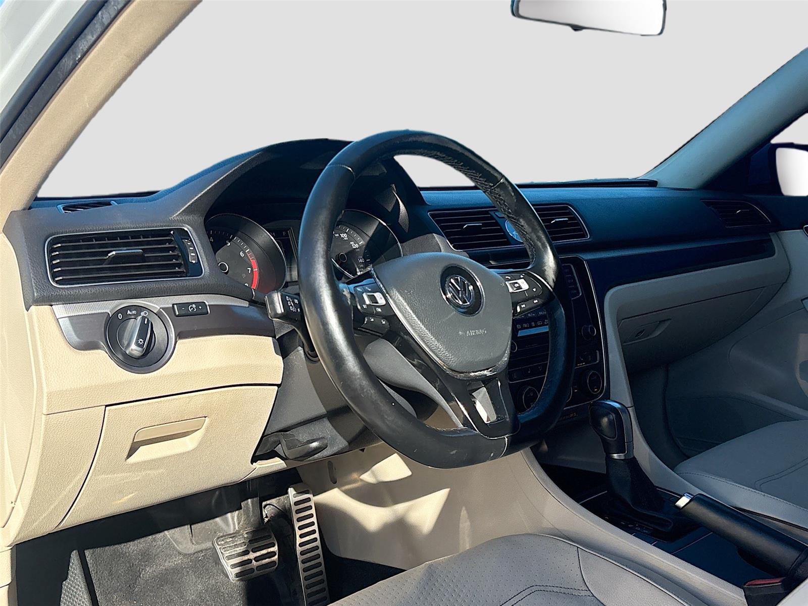 2016 Volkswagen Passat 1.8T R-Line w/Comfort Pkg