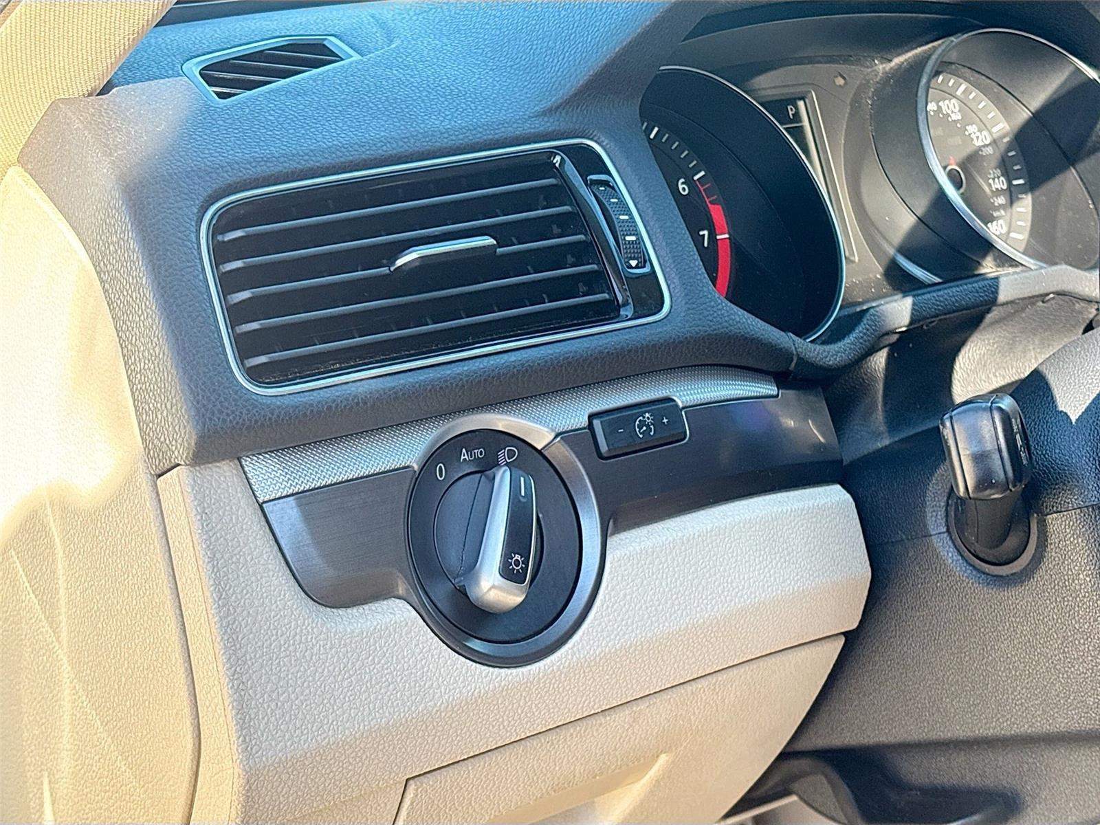 2016 Volkswagen Passat 1.8T R-Line w/Comfort Pkg