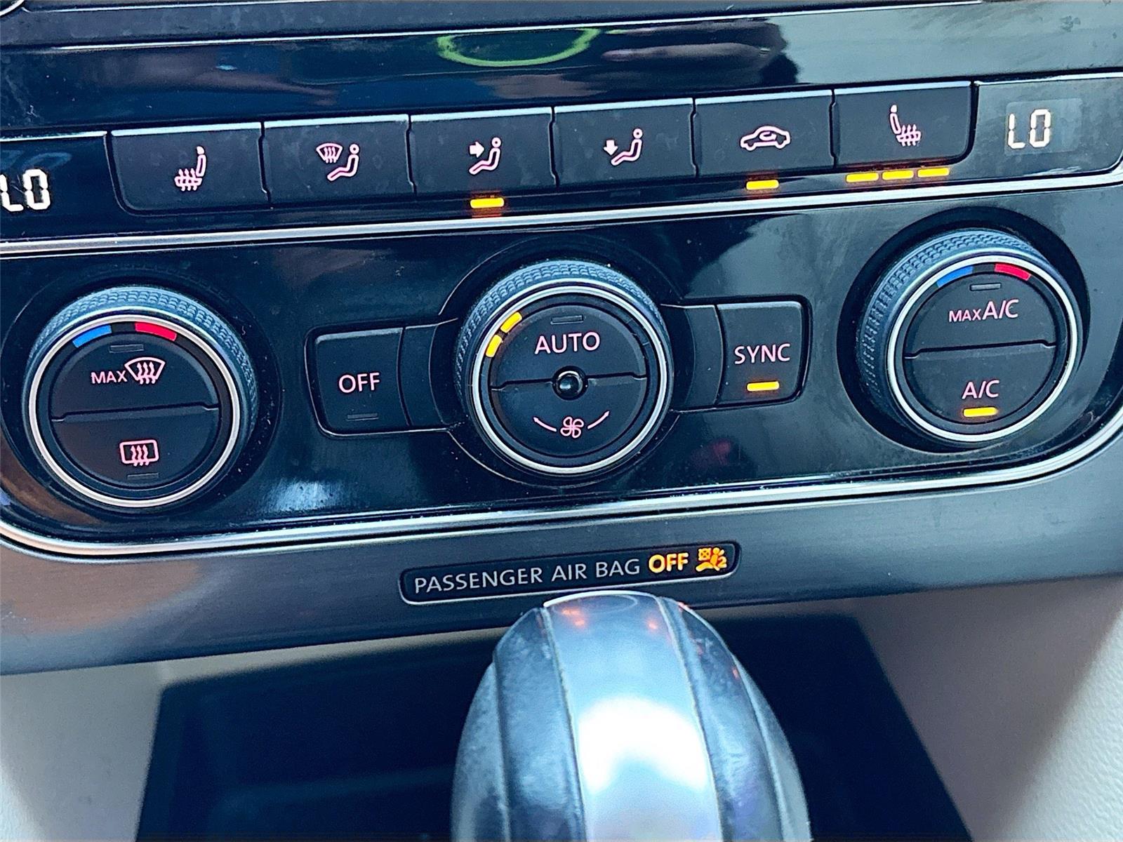 2016 Volkswagen Passat 1.8T R-Line w/Comfort Pkg