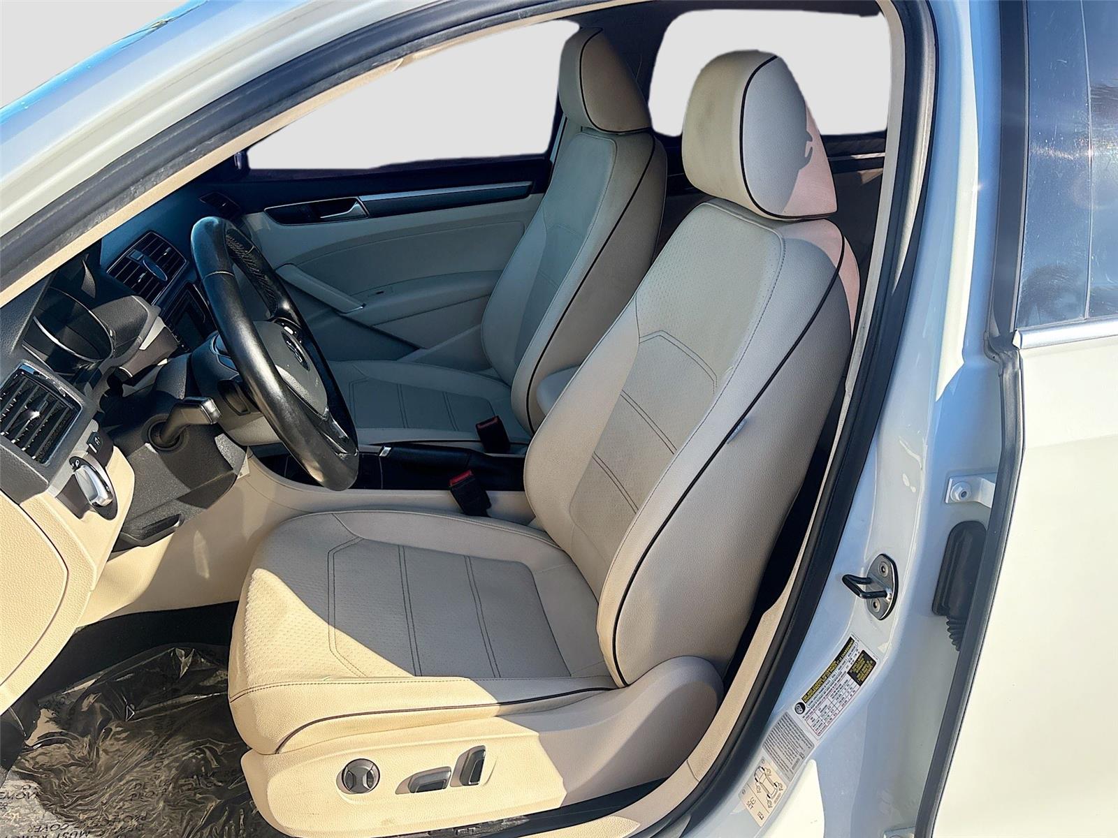 2016 Volkswagen Passat 1.8T R-Line w/Comfort Pkg