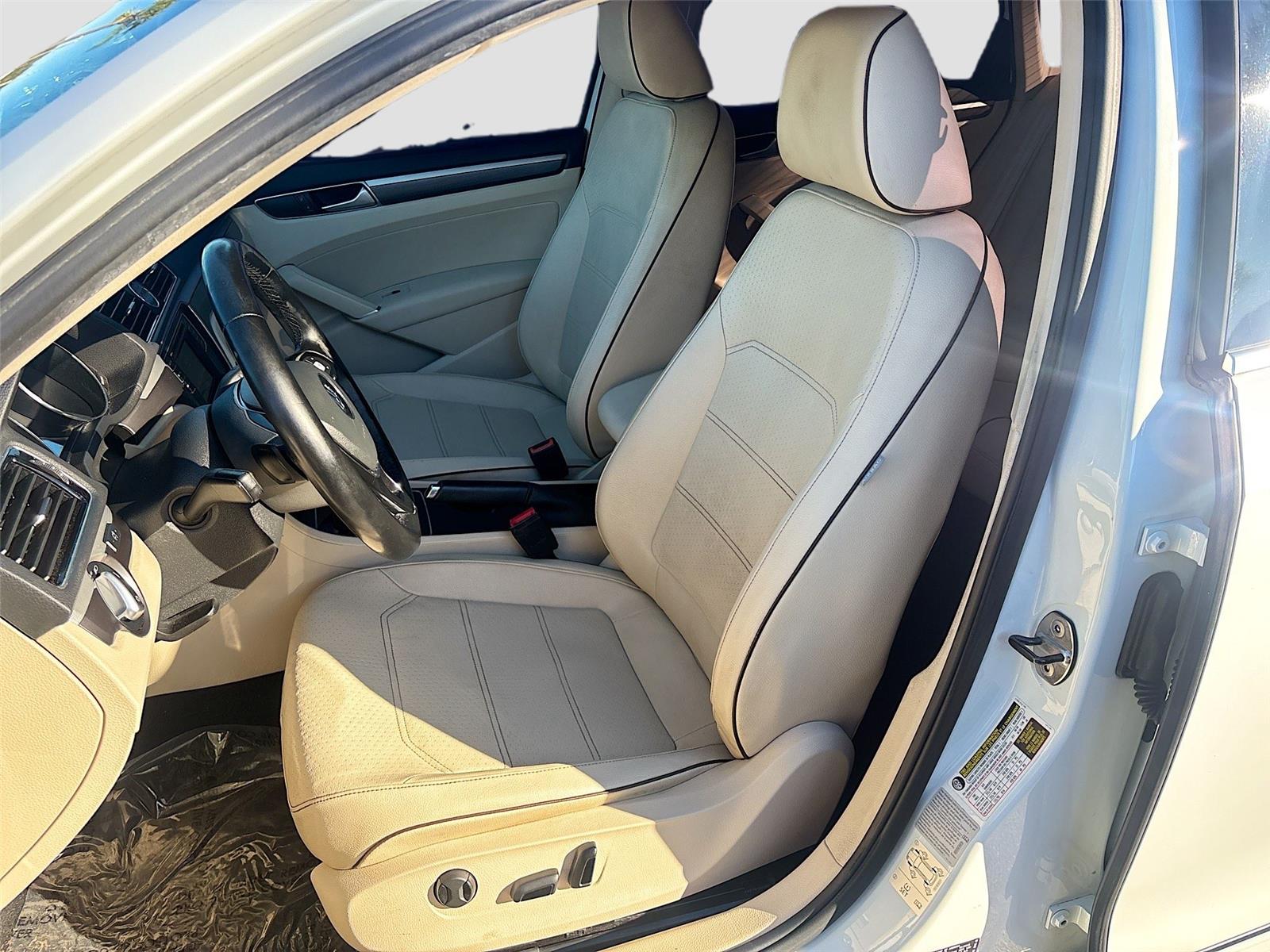 2016 Volkswagen Passat 1.8T R-Line w/Comfort Pkg