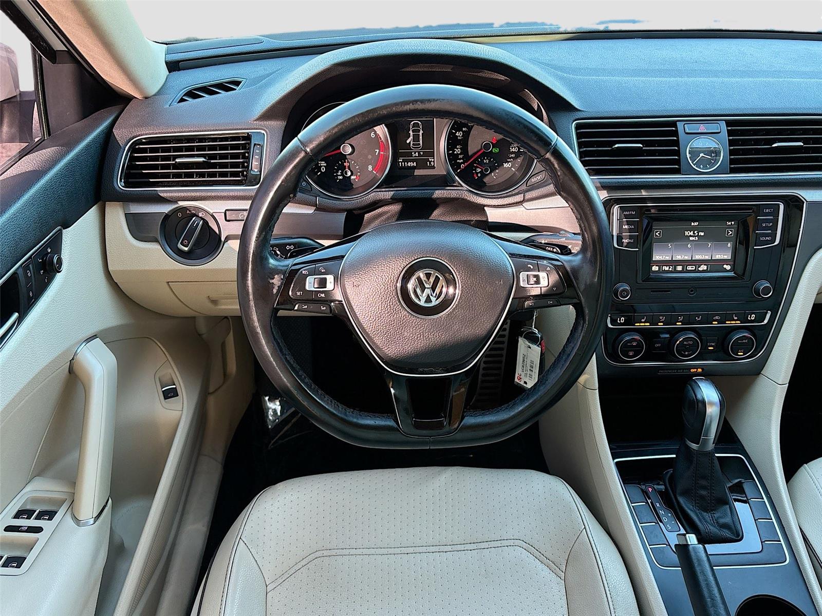 2016 Volkswagen Passat 1.8T R-Line w/Comfort Pkg