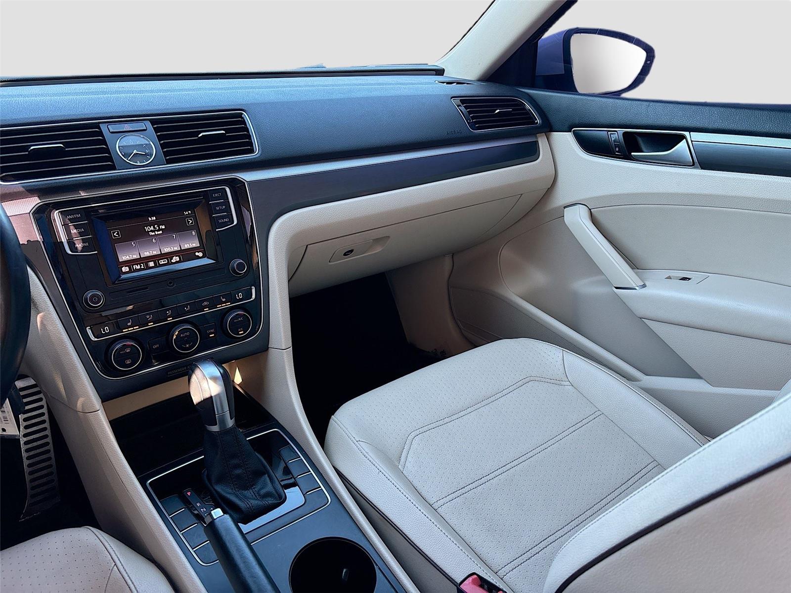 2016 Volkswagen Passat 1.8T R-Line w/Comfort Pkg