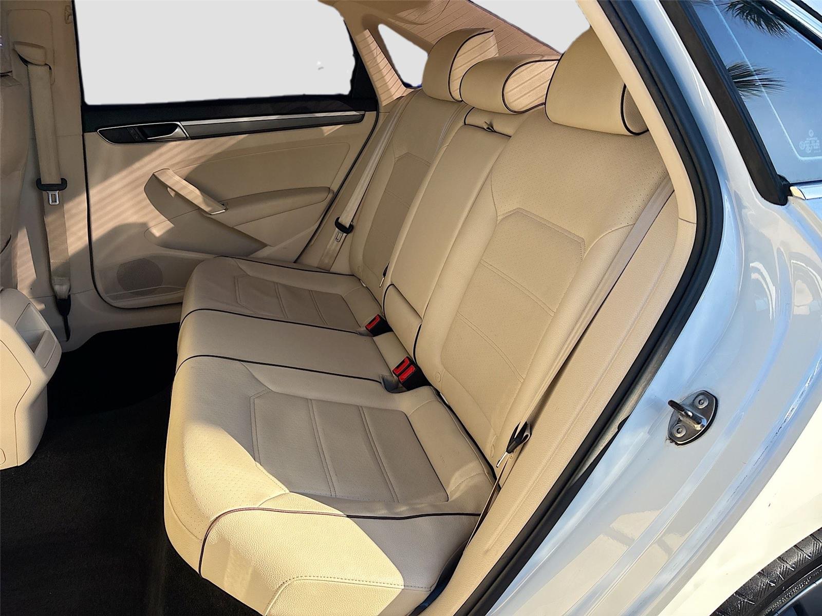 2016 Volkswagen Passat 1.8T R-Line w/Comfort Pkg