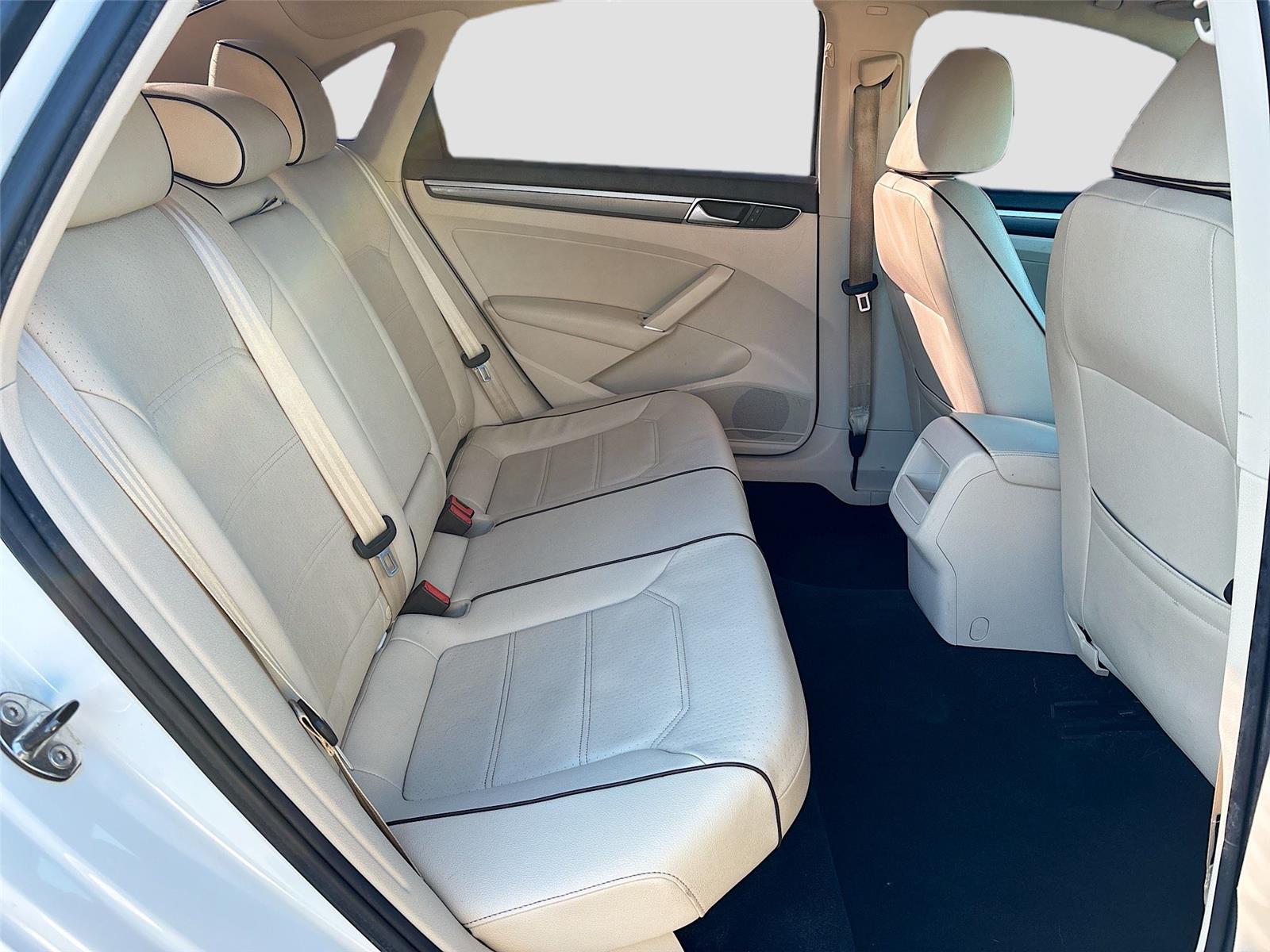 2016 Volkswagen Passat 1.8T R-Line w/Comfort Pkg