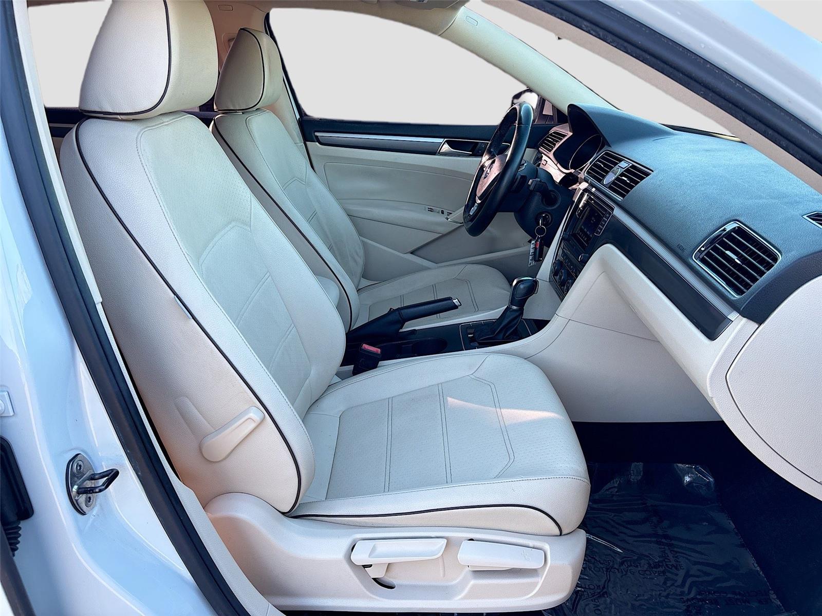 2016 Volkswagen Passat 1.8T R-Line w/Comfort Pkg