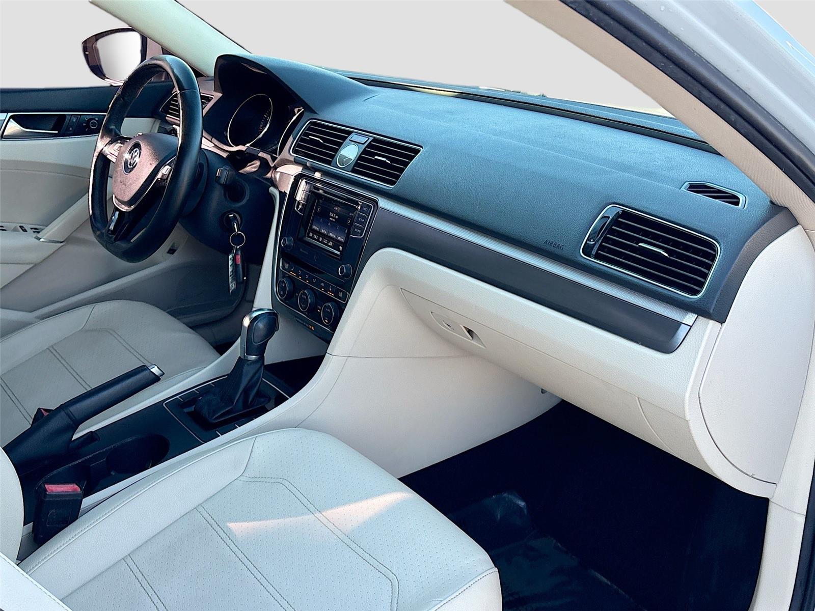 2016 Volkswagen Passat 1.8T R-Line w/Comfort Pkg