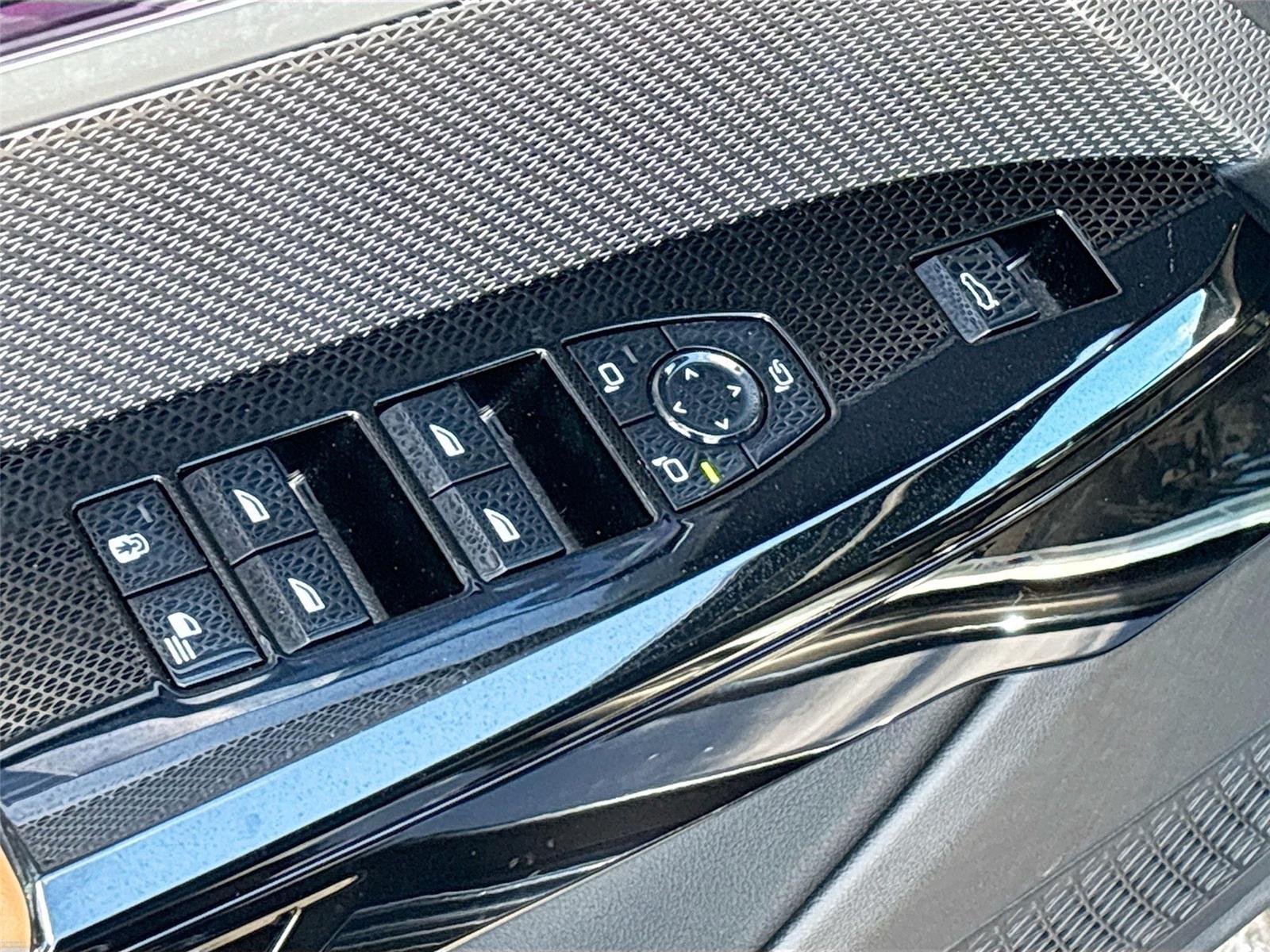 2023 BMW 7 Series 740i