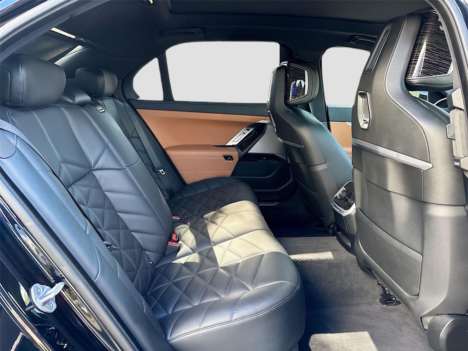 2023 BMW 7 Series 740i