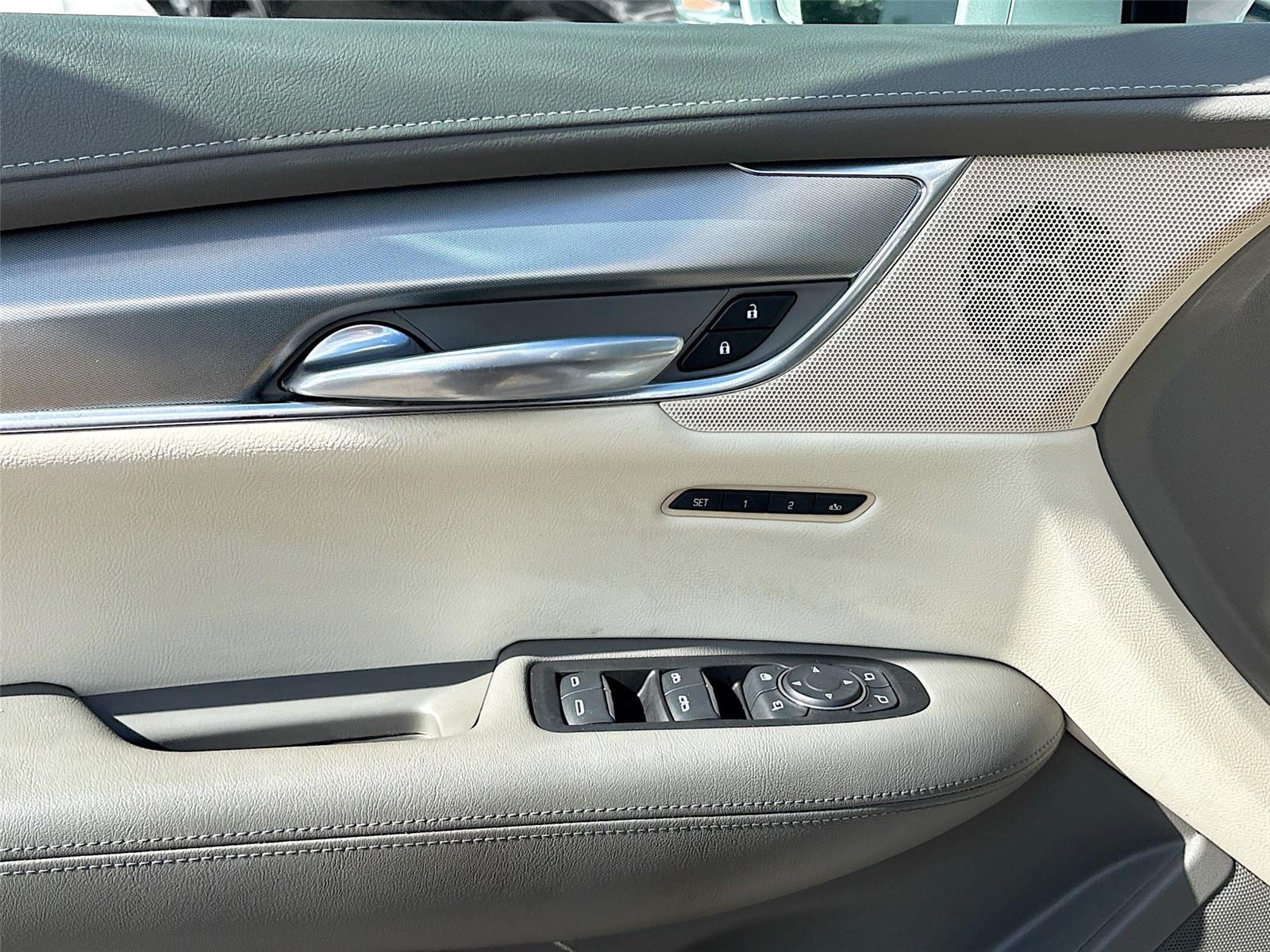 2017 Cadillac XT5 Luxury FWD