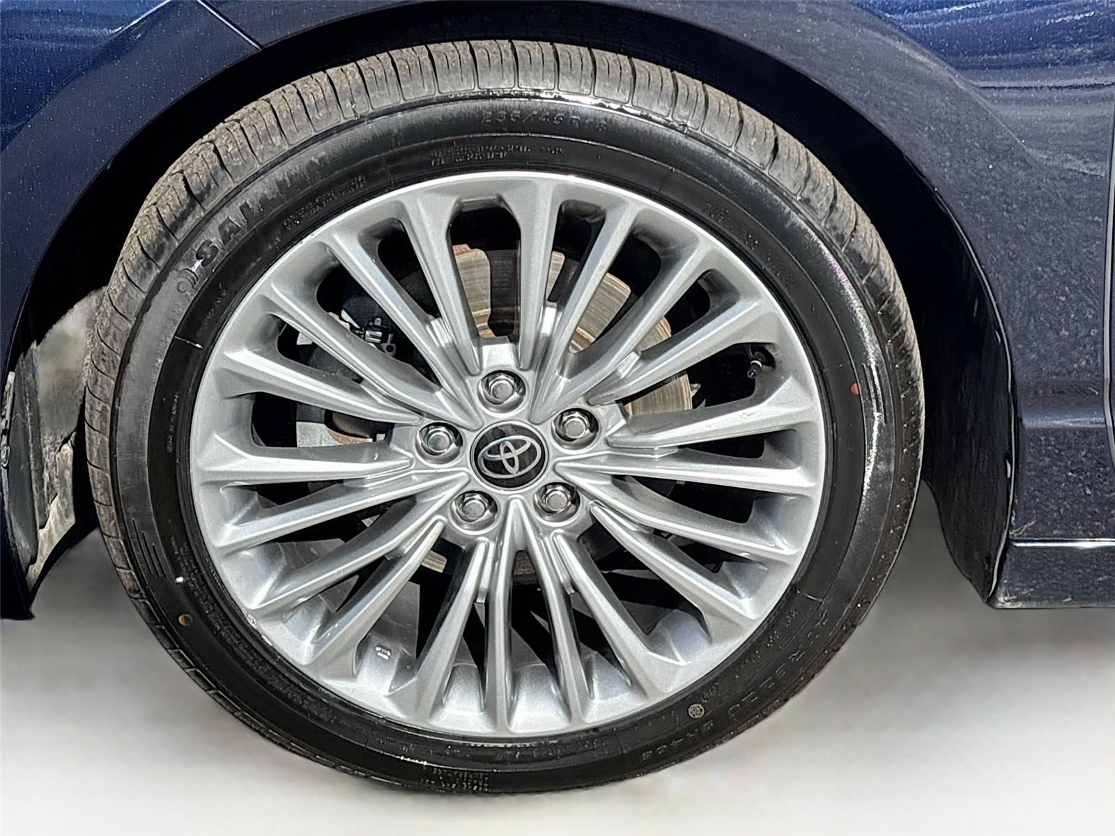 2022 Toyota Avalon Hybrid Limited