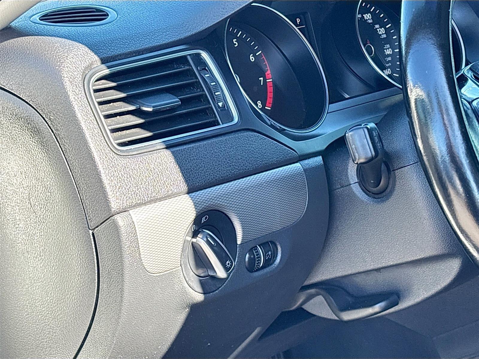 2017 VOLKSWAGEN JETTA SE