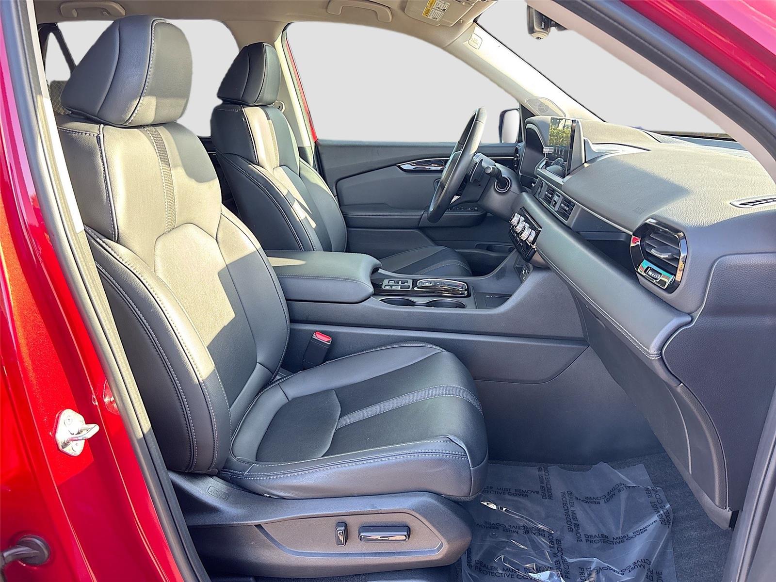 2023 Honda Pilot EX-L w/Rear Captain’s Chairs