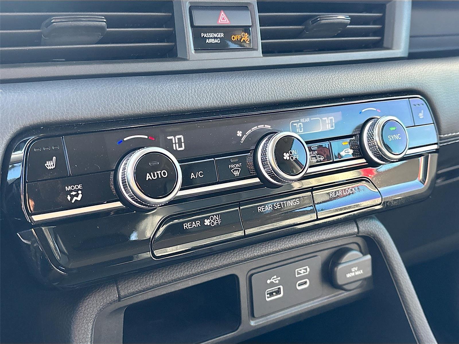 2023 Honda Pilot EX-L w/Rear Captain’s Chairs