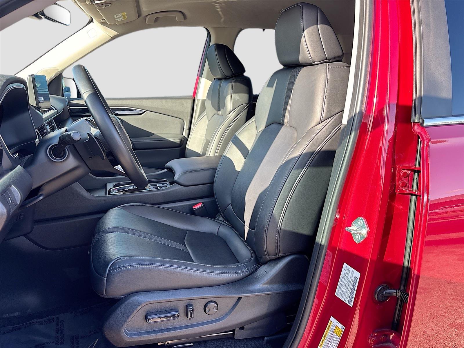 2023 Honda Pilot EX-L w/Rear Captain’s Chairs