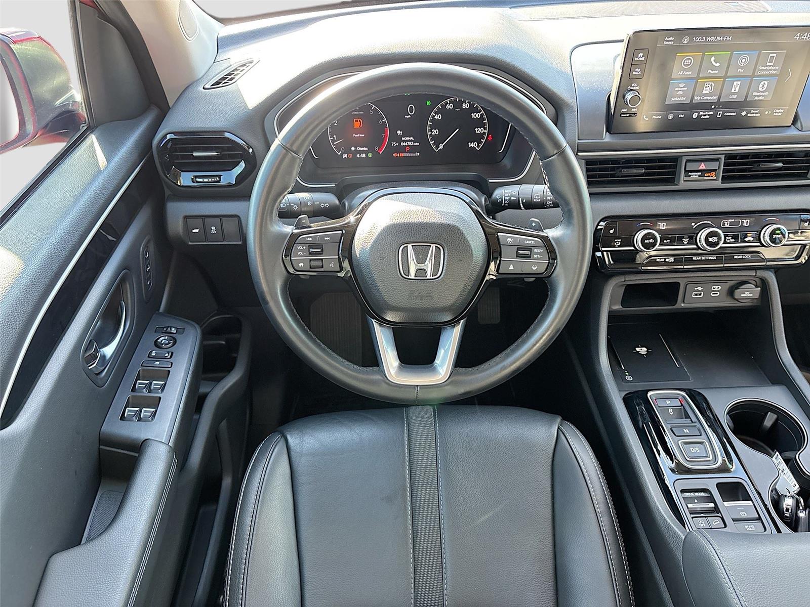 2023 Honda Pilot EX-L w/Rear Captain’s Chairs