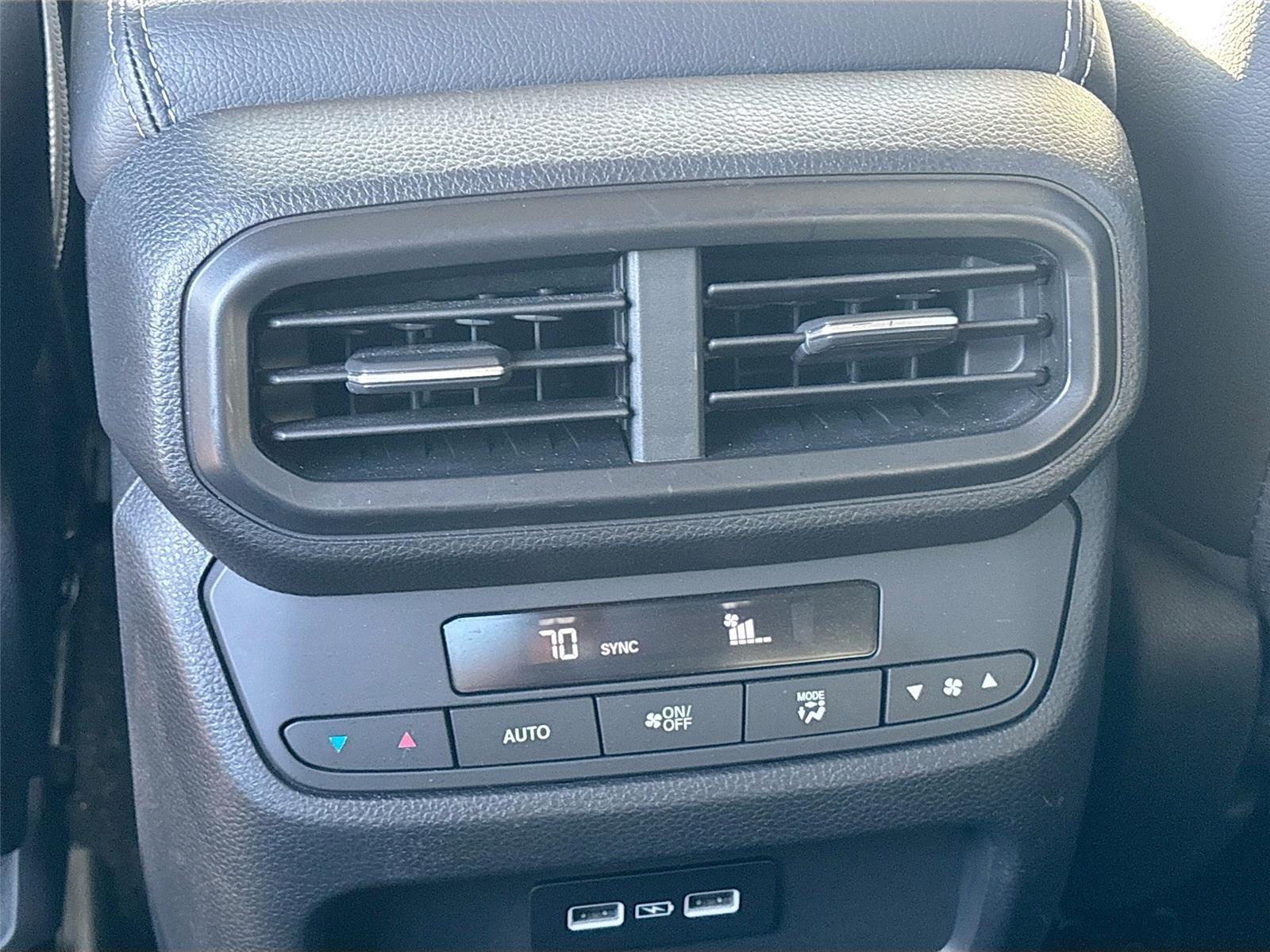 2023 Honda Pilot EX-L w/Rear Captain’s Chairs