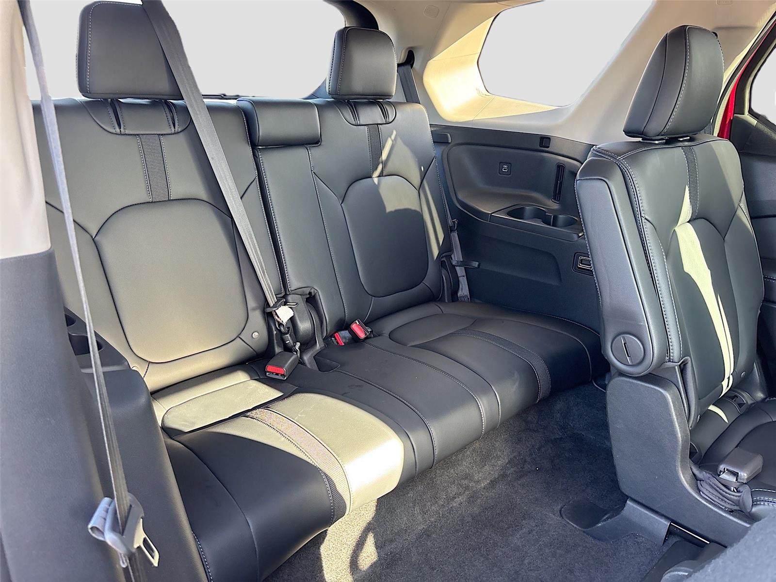 2023 Honda Pilot EX-L w/Rear Captain’s Chairs