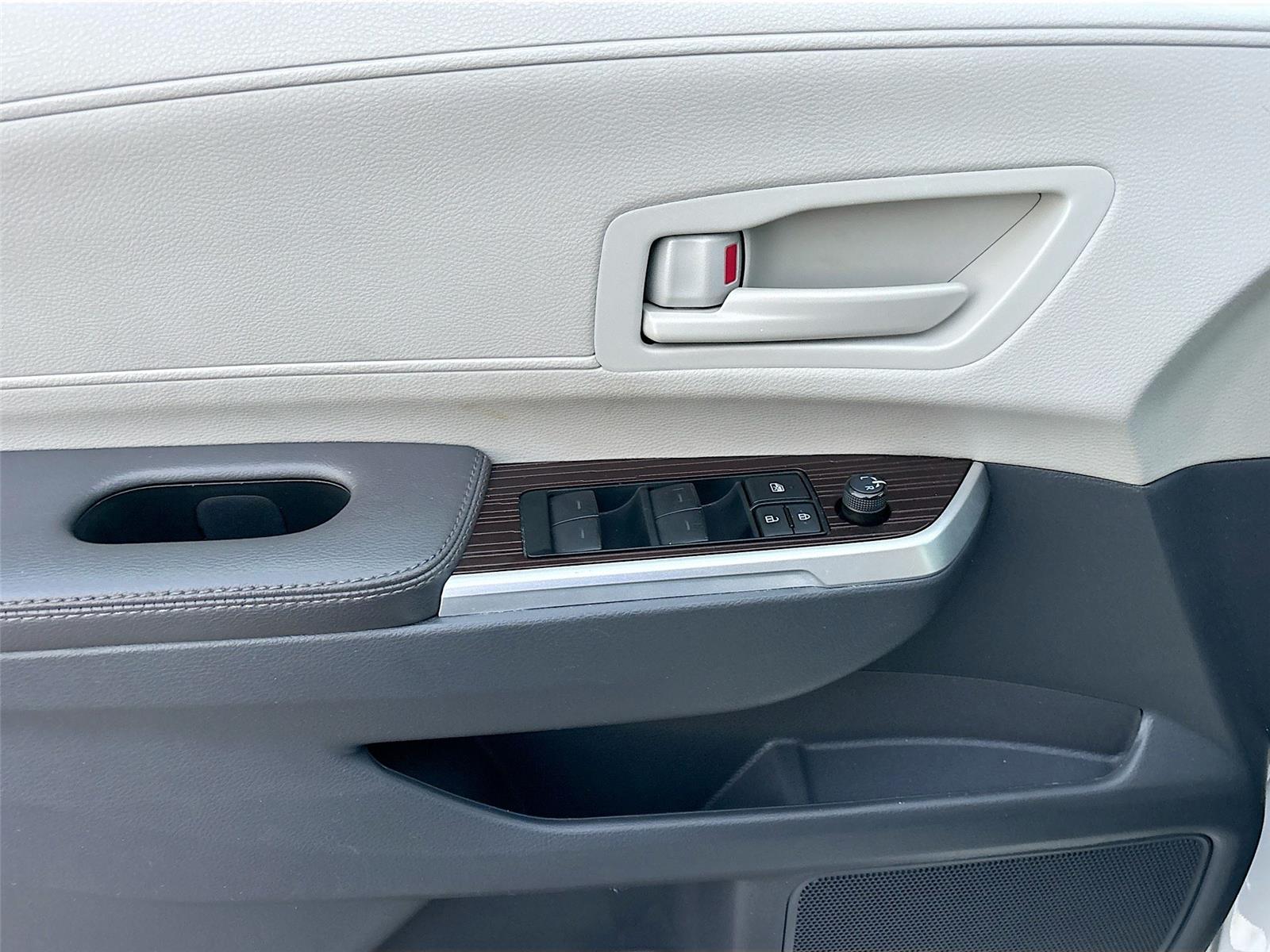 2024 Toyota Sienna LE 8-Passenger