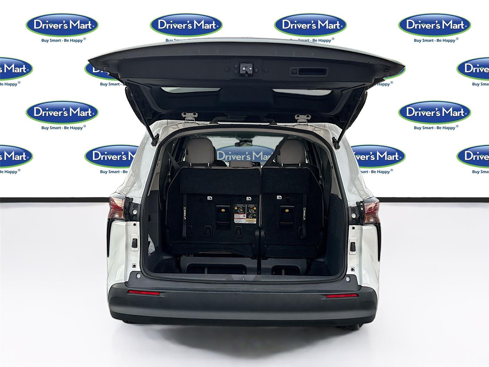 2024 Toyota Sienna LE 8-Passenger