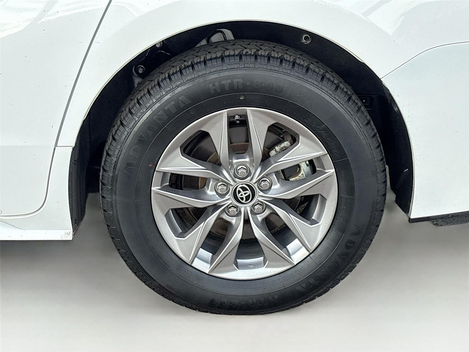 2024 Toyota Sienna LE 8-Passenger