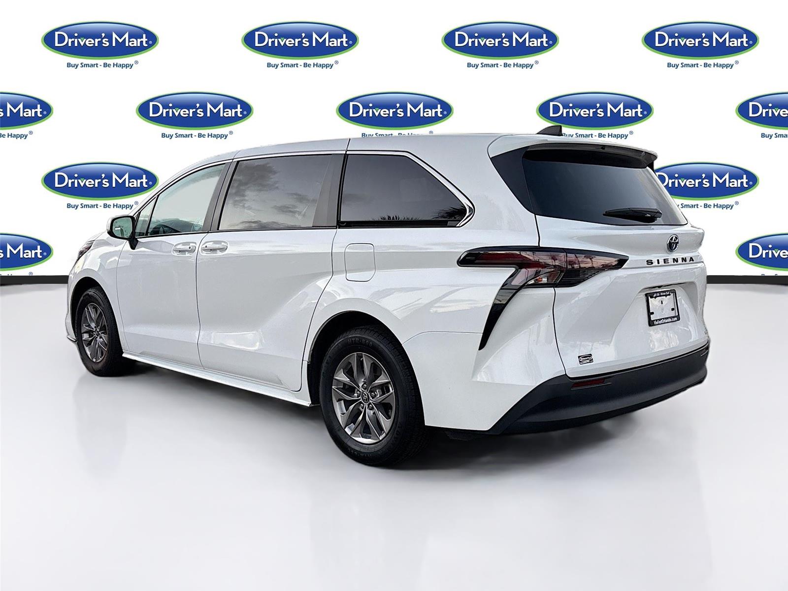 2024 Toyota Sienna LE 8-Passenger