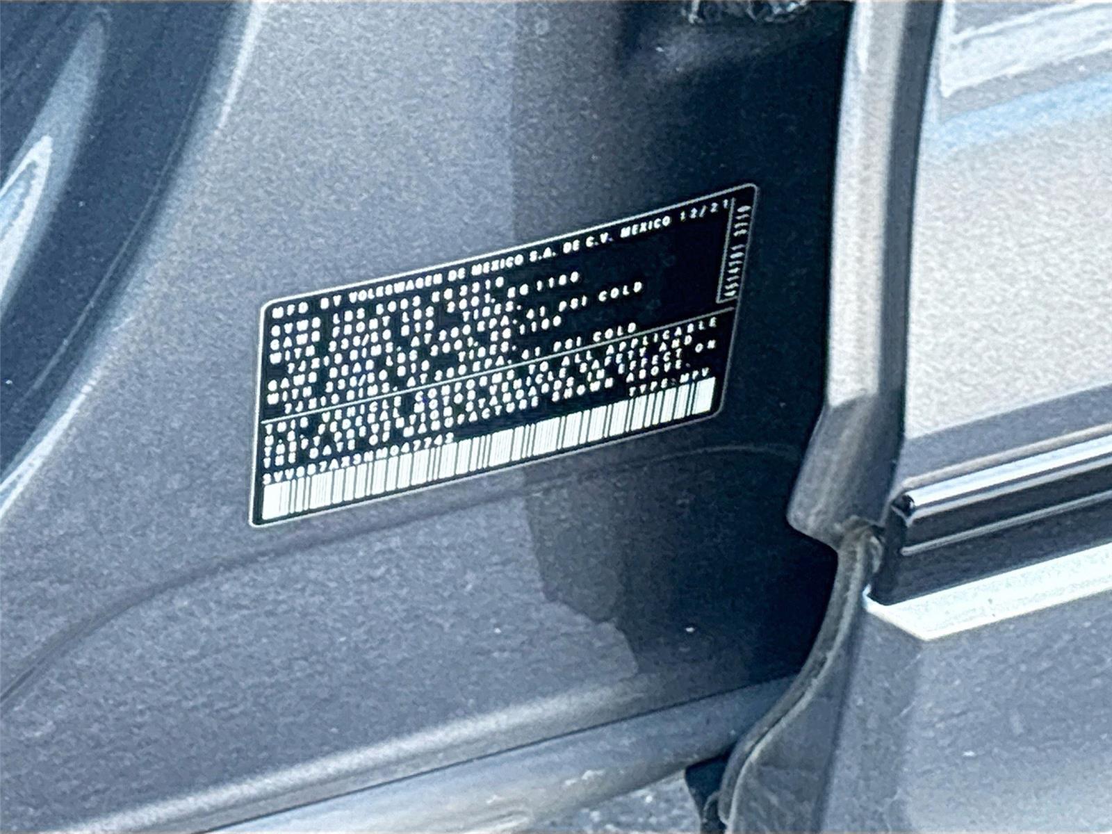 2022 Volkswagen Tiguan SE R-Line Black