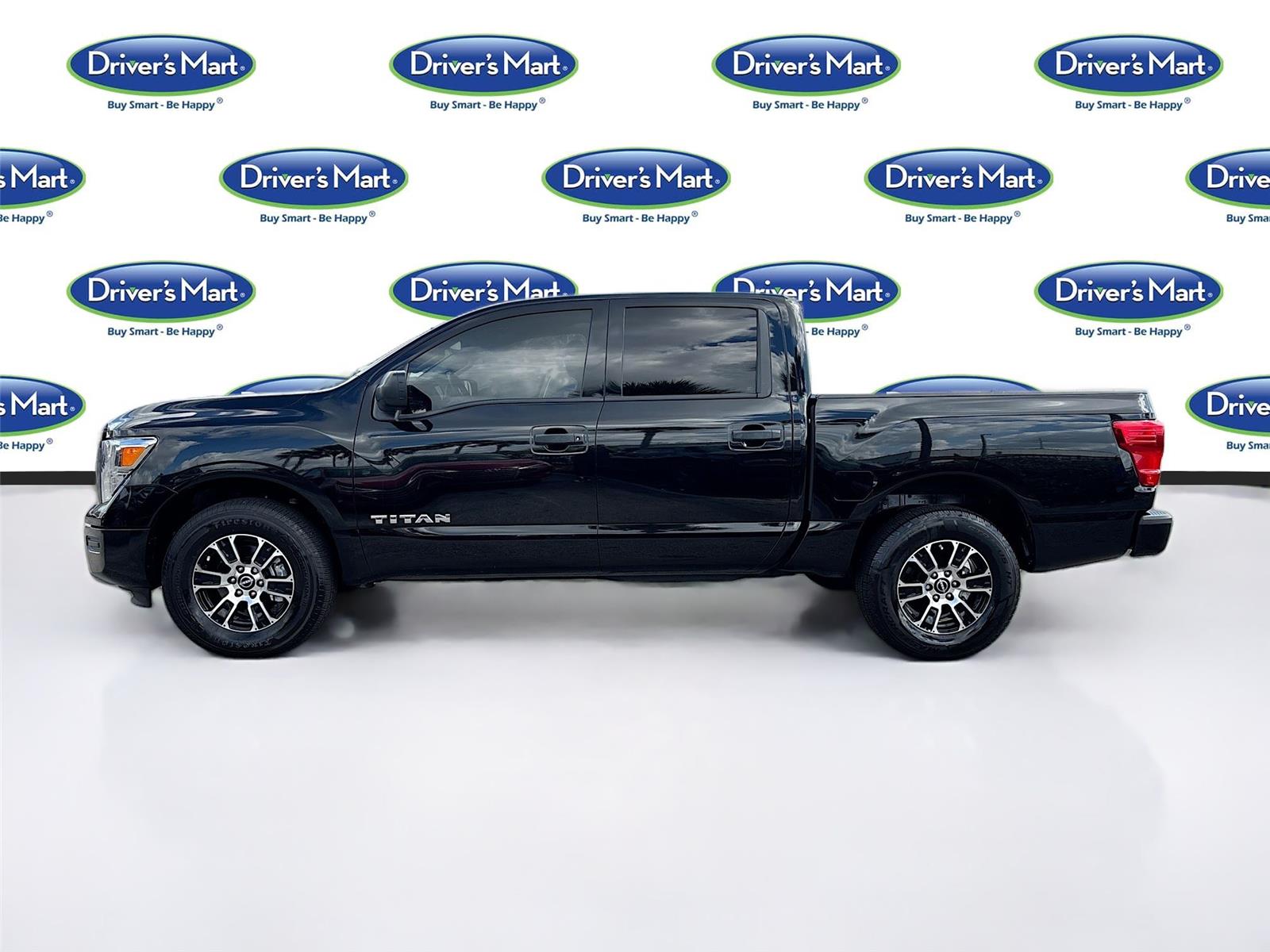 2023 Nissan Titan SV