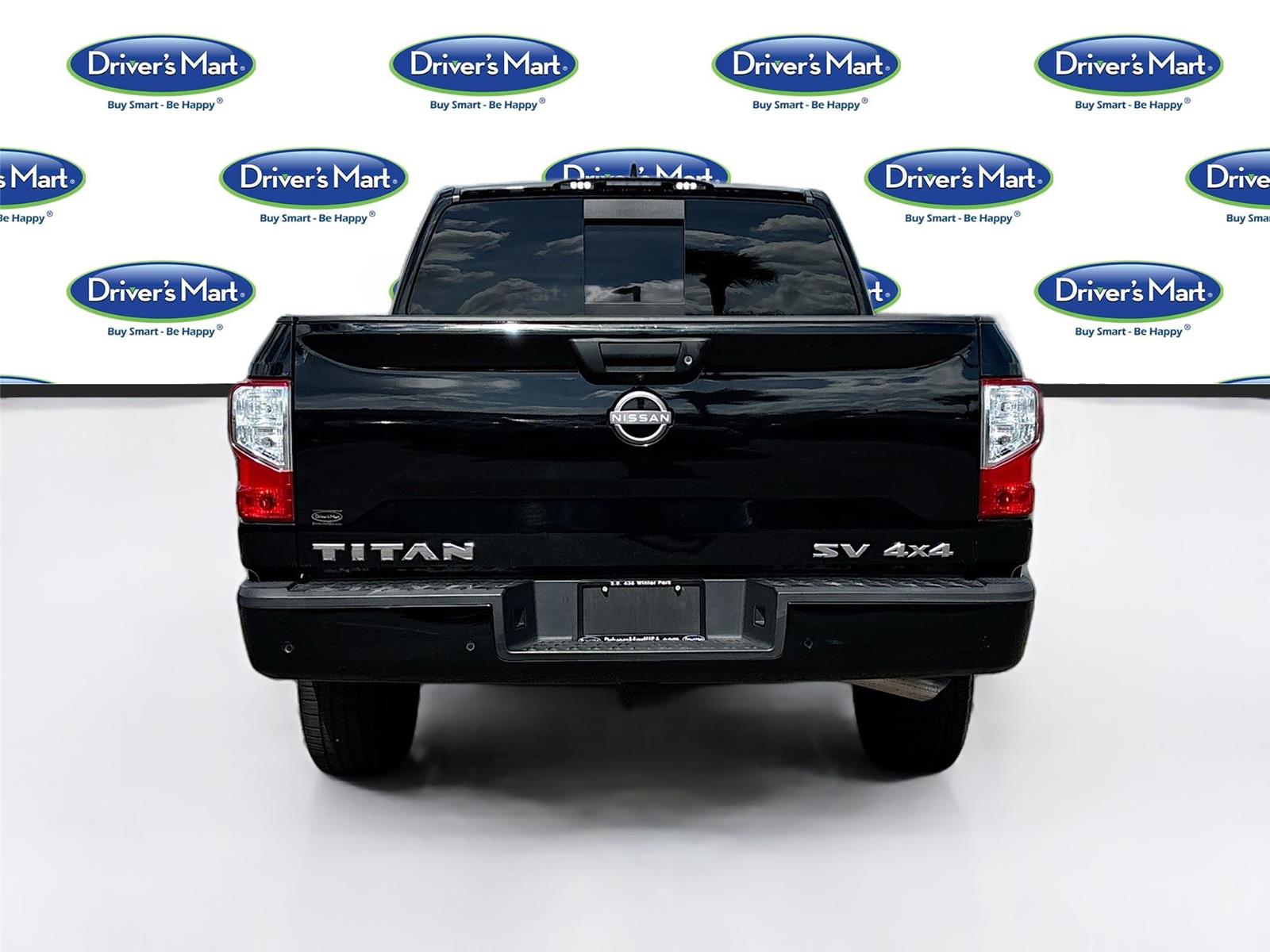 2023 Nissan Titan SV