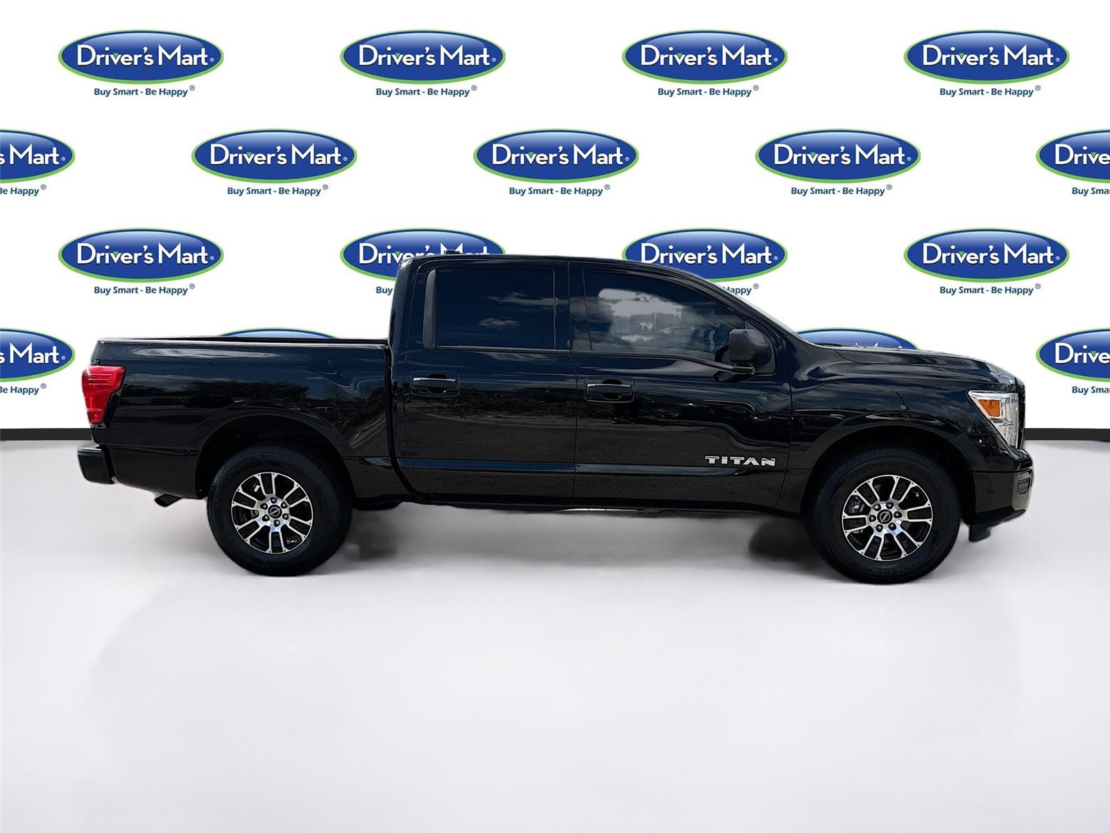 2023 Nissan Titan SV