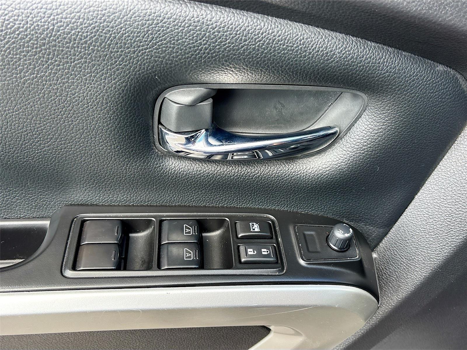 2023 Nissan Titan SV