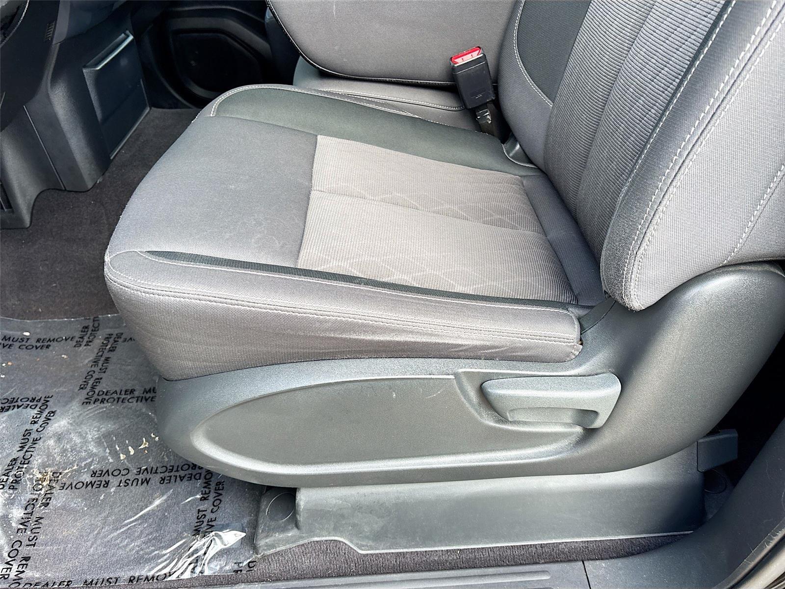 2023 Nissan Titan SV