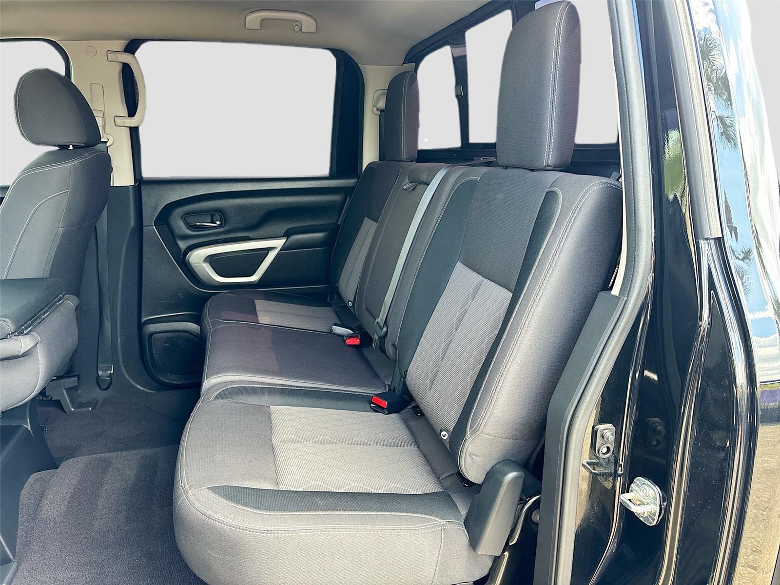 2023 Nissan Titan SV