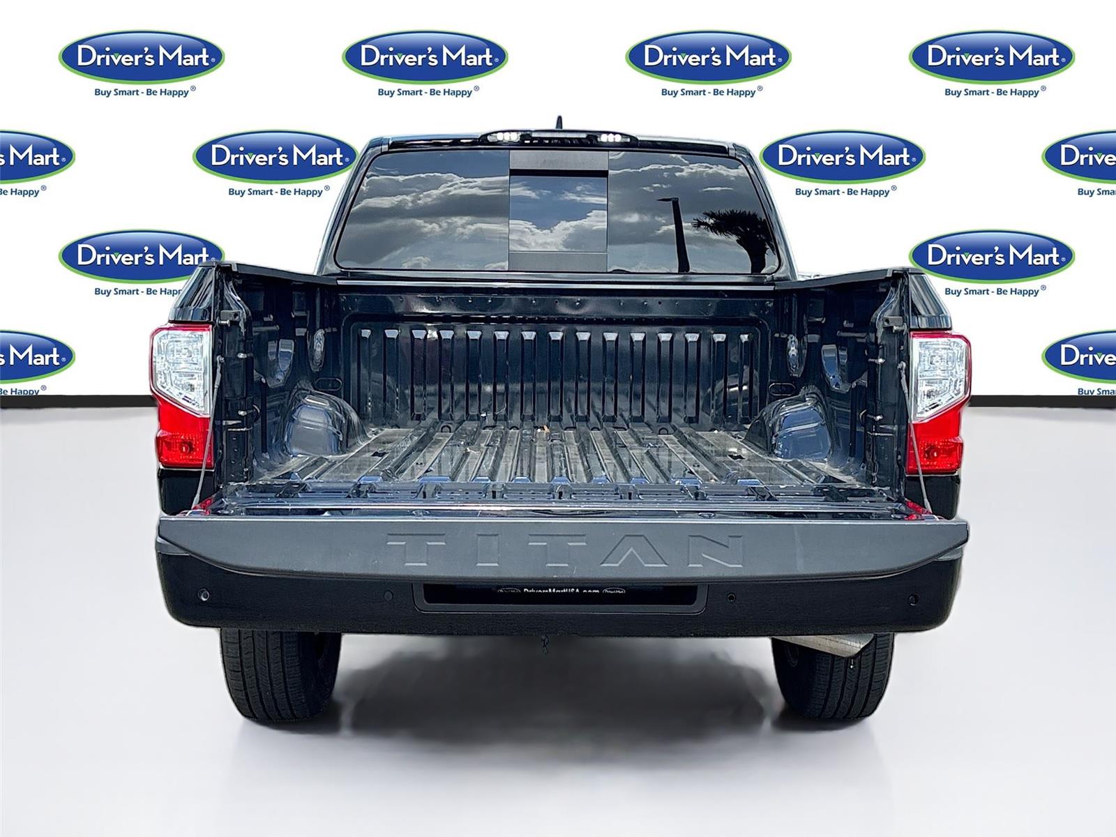 2023 Nissan Titan SV