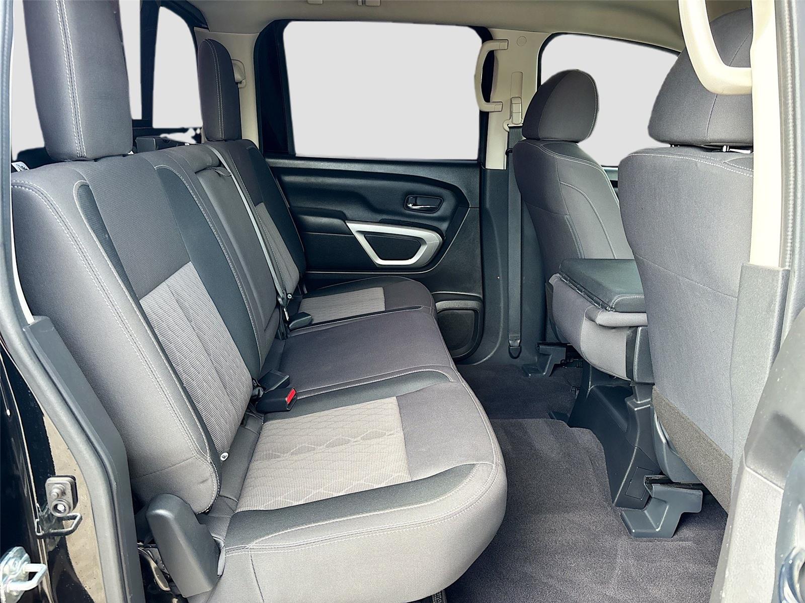 2023 Nissan Titan SV