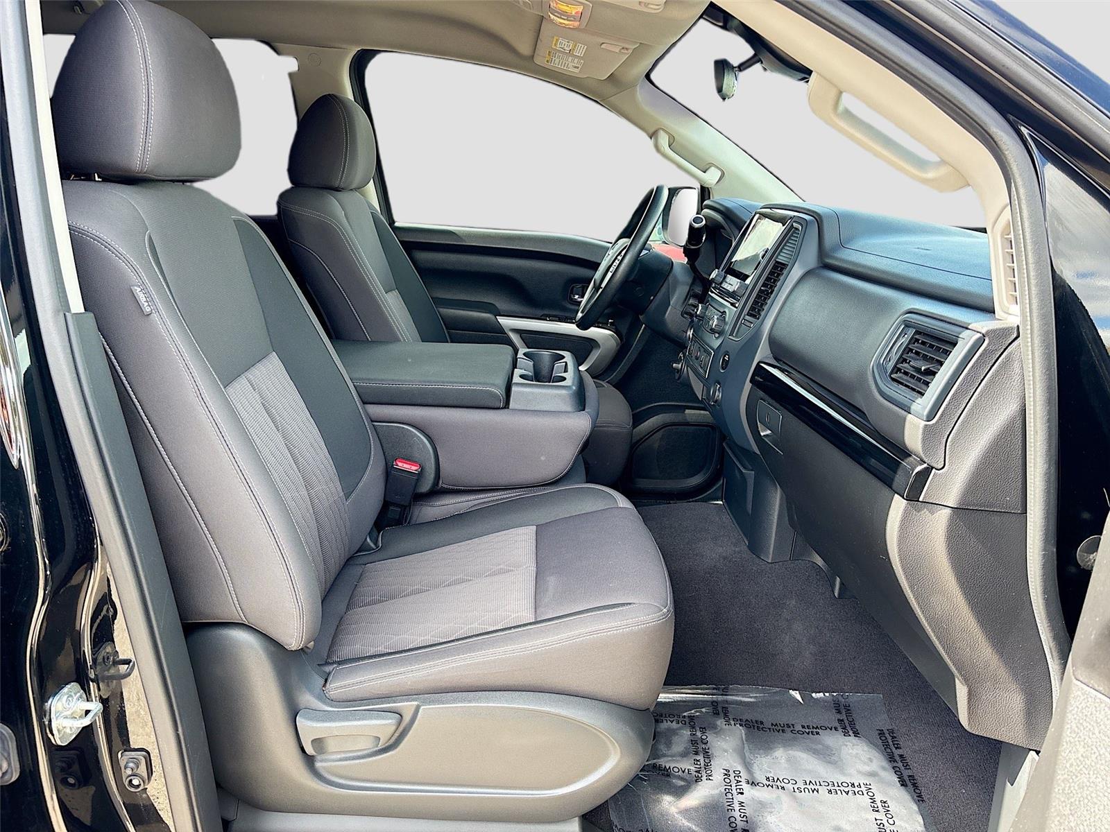 2023 Nissan Titan SV