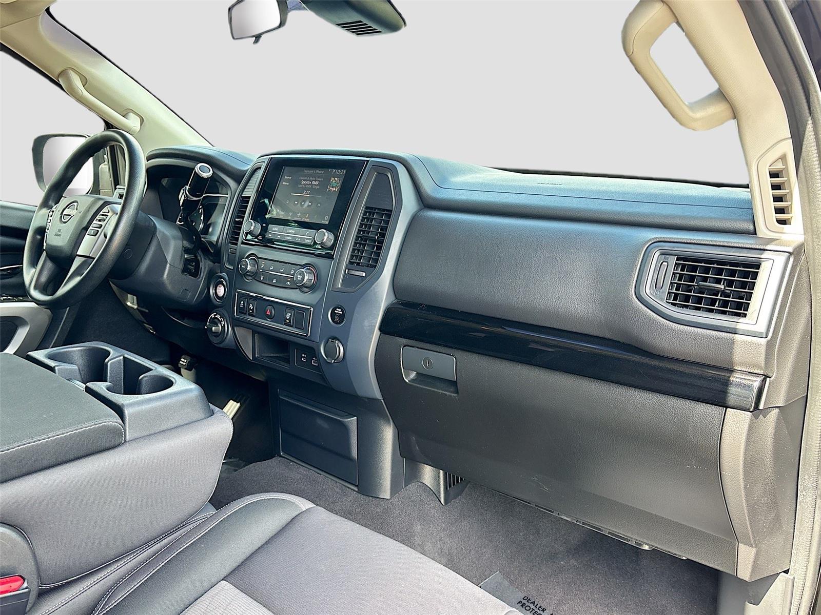 2023 Nissan Titan SV